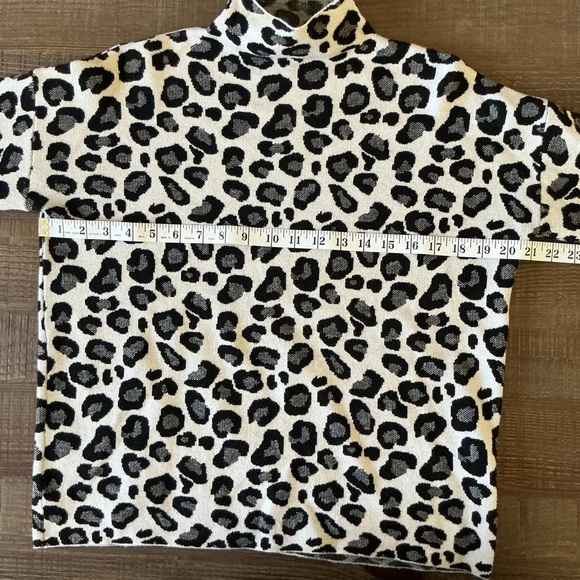 Tahari Monochrome Leopard Print Mock Turtleneck Sweater - Picture 7 of 9